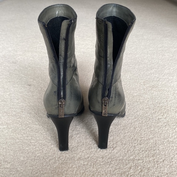 Boots - Picture 4 of 8